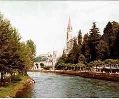 85  Lourdes aan de Gave