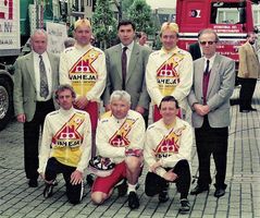 Enkele leden met E Merkx 1995
